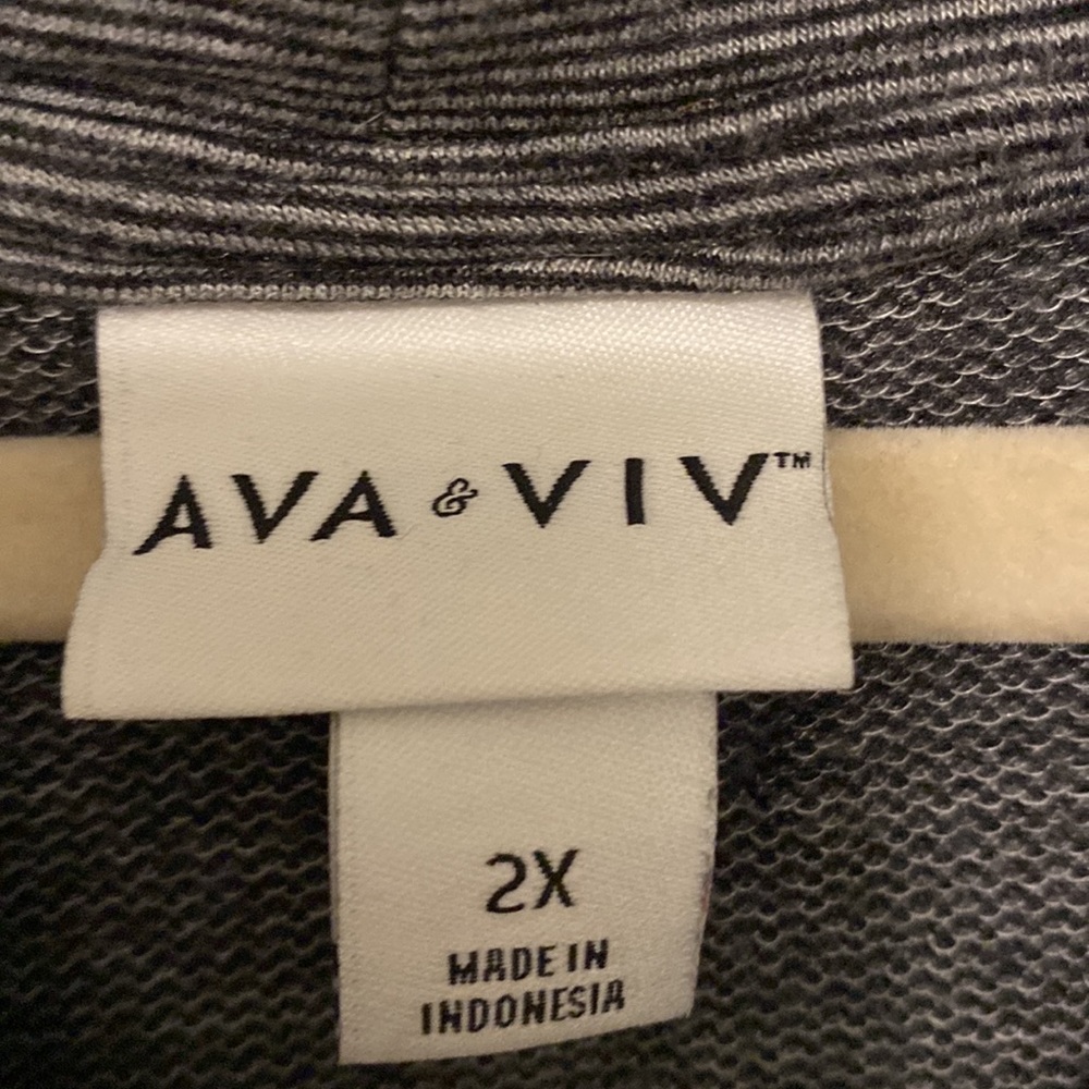 Ava and Viv plus sized top - Picture 4 of 4